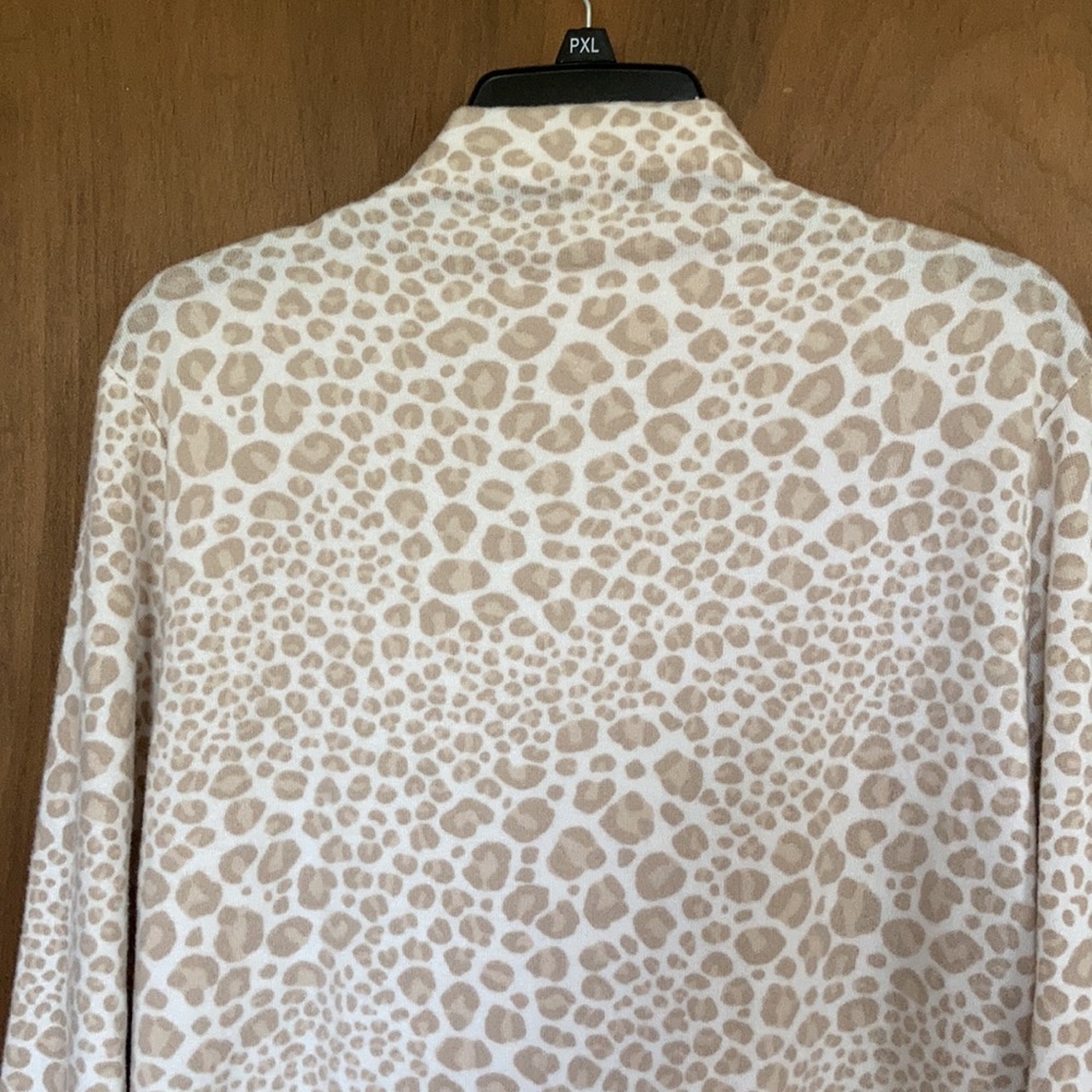 Emily Daniels top cheetah print mockneck top PL - Picture 9 of 17